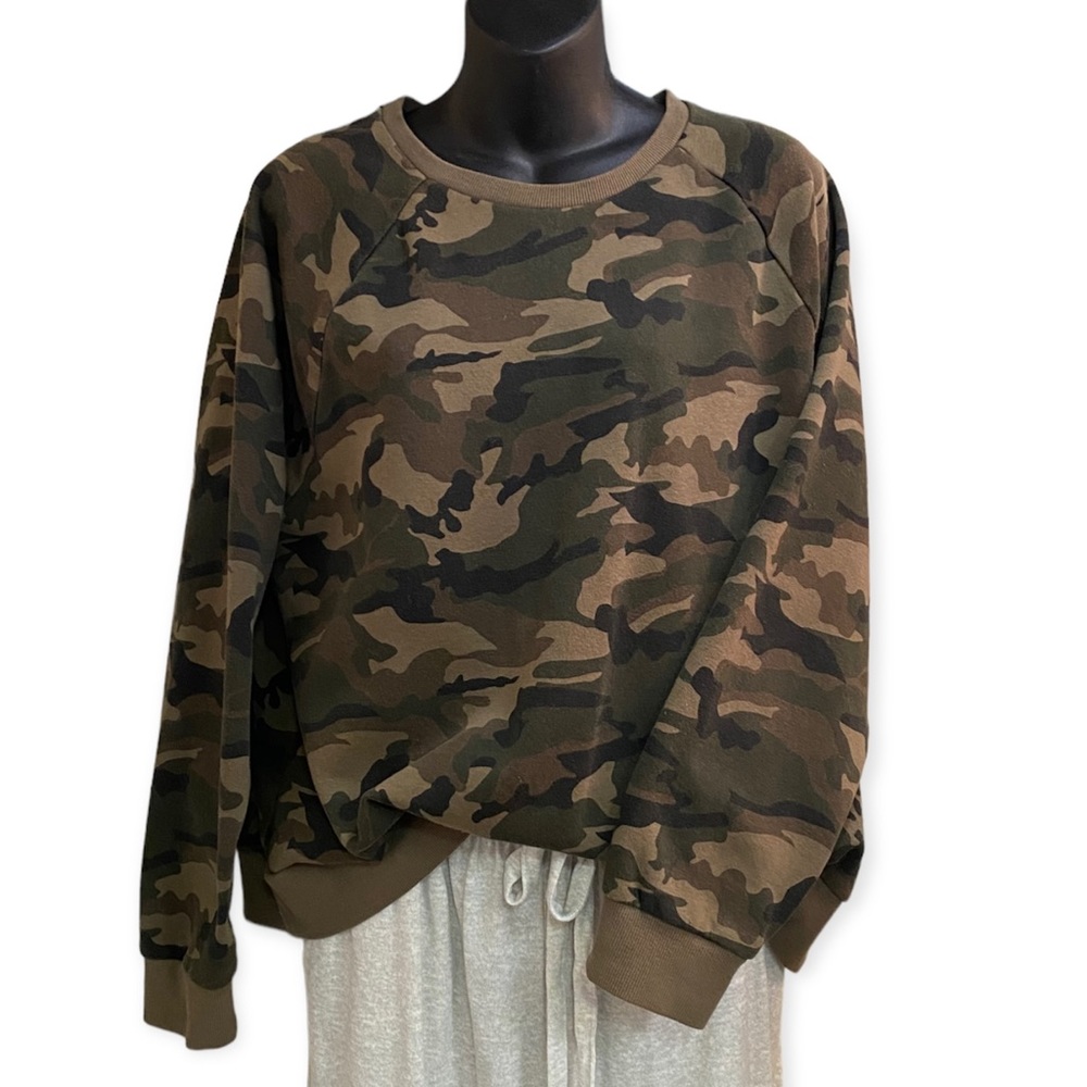 CAMO LONG SLEEVE SWEATSHIRT